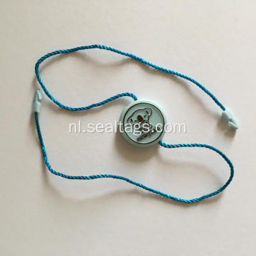 Plastic string tags met papieren labels